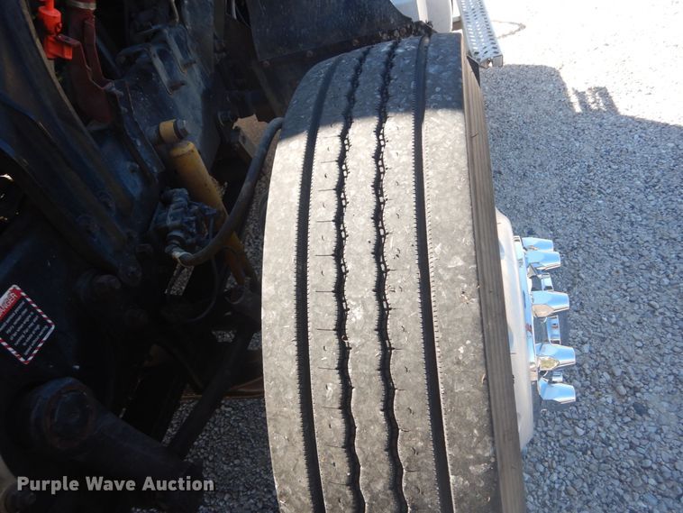 image for item JG9123 2010 Mack CHU613  semi truck