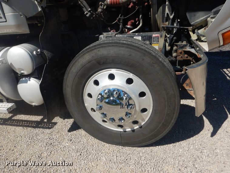 image for item JG9123 2010 Mack CHU613  semi truck