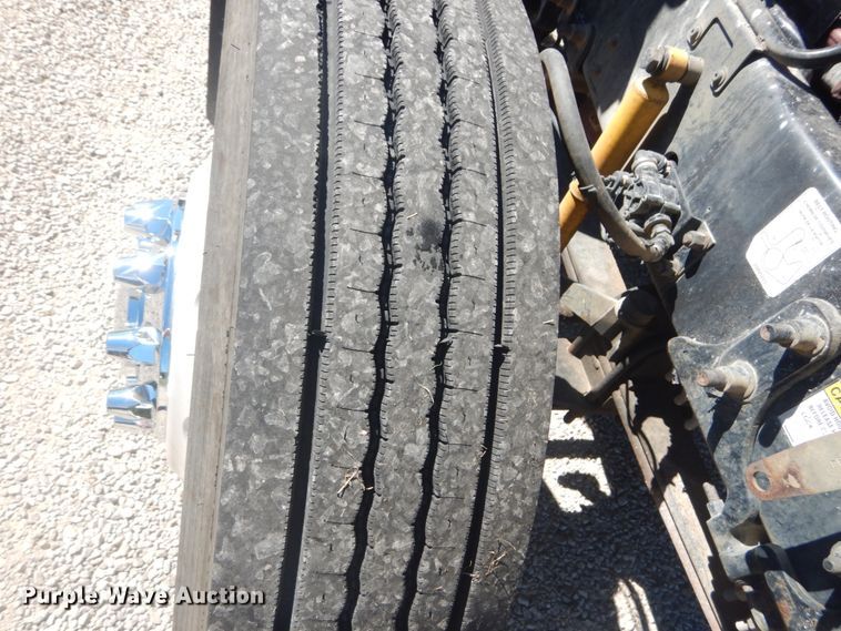 image for item JG9123 2010 Mack CHU613  semi truck