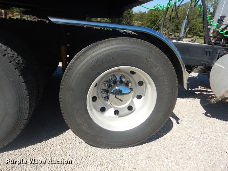 image for item JG9123 2010 Mack CHU613  semi truck