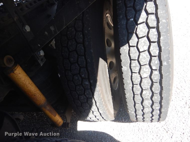 image for item JG9123 2010 Mack CHU613  semi truck