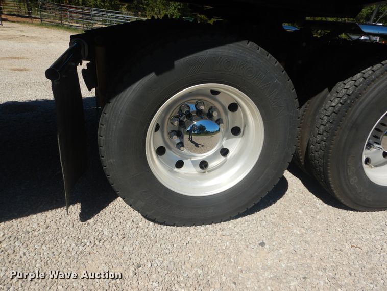 image for item JG9123 2010 Mack CHU613  semi truck