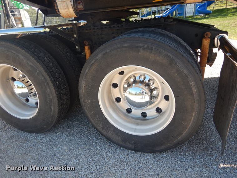 image for item JG9123 2010 Mack CHU613  semi truck