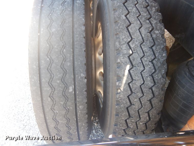 image for item JG9123 2010 Mack CHU613  semi truck