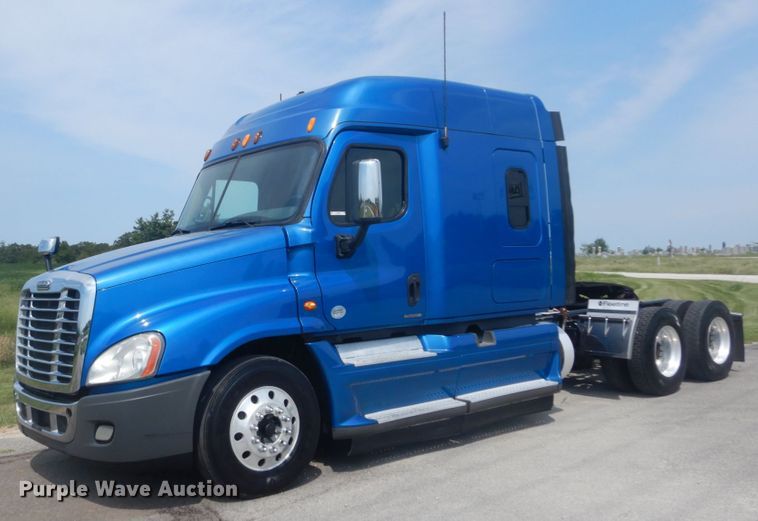 image for item JI9469 2012 Freightliner Cascadia 125  semi truck