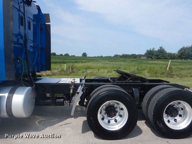 image for item JI9469 2012 Freightliner Cascadia 125  semi truck