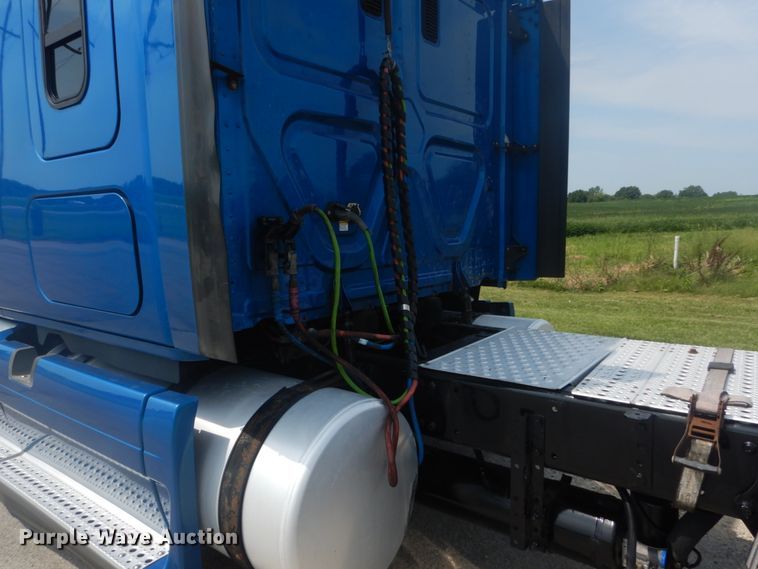 image for item JI9469 2012 Freightliner Cascadia 125  semi truck