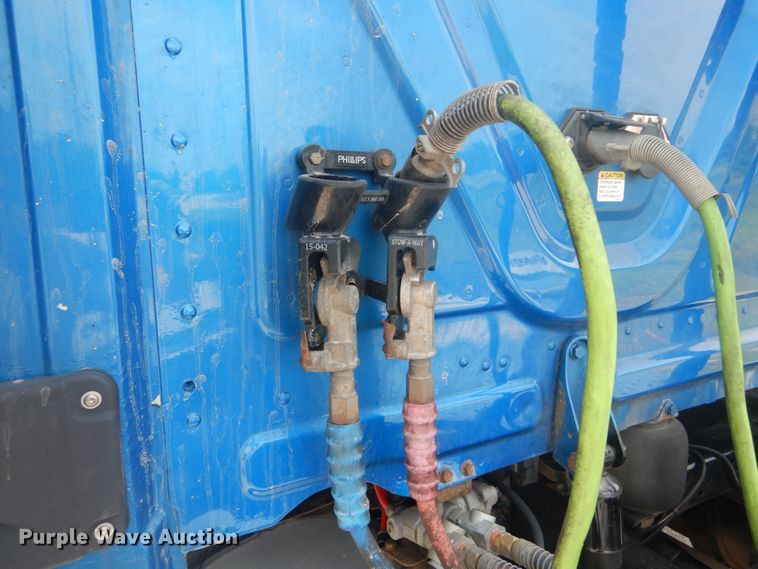 image for item JI9469 2012 Freightliner Cascadia 125  semi truck