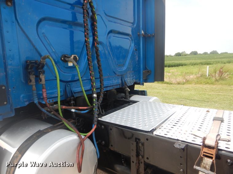 image for item JI9469 2012 Freightliner Cascadia 125  semi truck