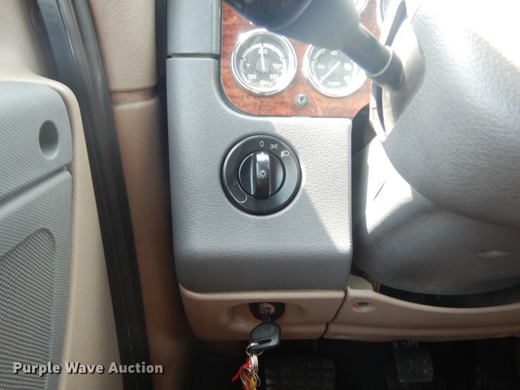 image for item JI9469 2012 Freightliner Cascadia 125  semi truck