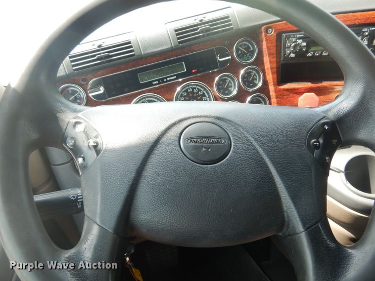 image for item JI9469 2012 Freightliner Cascadia 125  semi truck