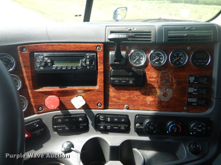 image for item JI9469 2012 Freightliner Cascadia 125  semi truck