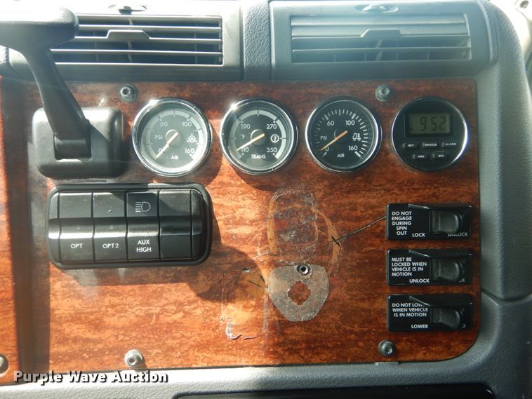 image for item JI9469 2012 Freightliner Cascadia 125  semi truck