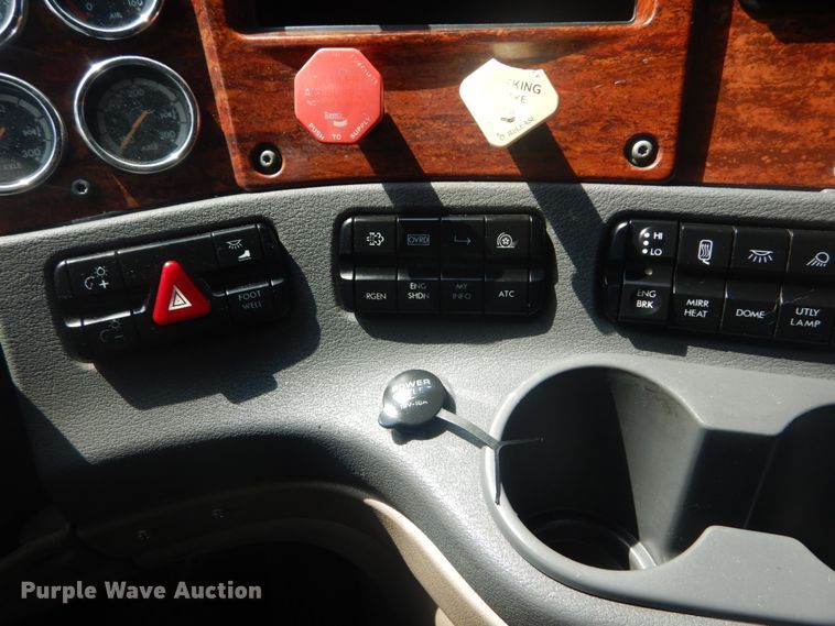 image for item JI9469 2012 Freightliner Cascadia 125  semi truck