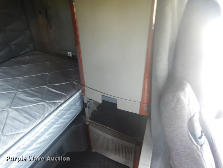 image for item JI9469 2012 Freightliner Cascadia 125  semi truck