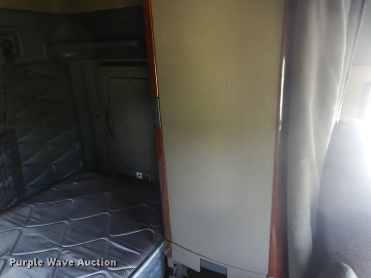 image for item JI9469 2012 Freightliner Cascadia 125  semi truck