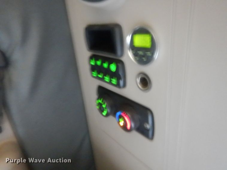 image for item JI9469 2012 Freightliner Cascadia 125  semi truck