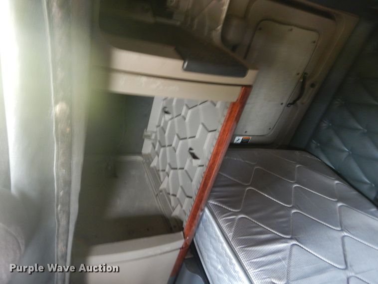 image for item JI9469 2012 Freightliner Cascadia 125  semi truck