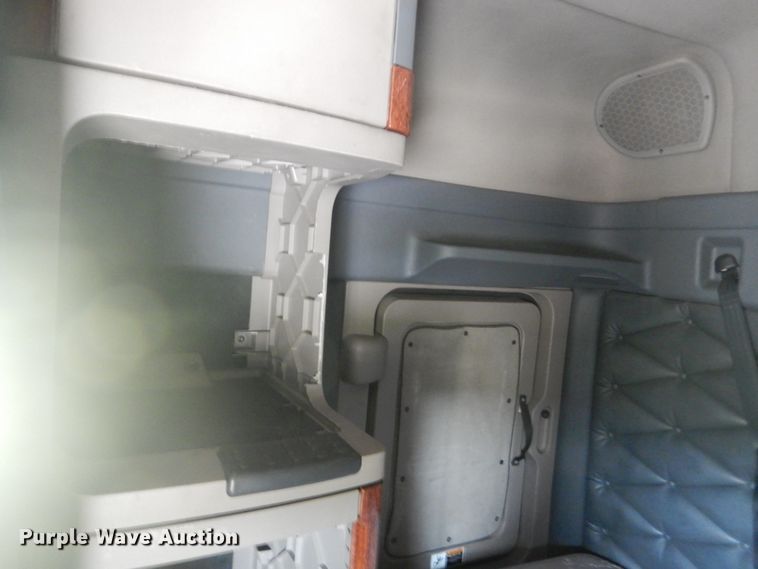 image for item JI9469 2012 Freightliner Cascadia 125  semi truck