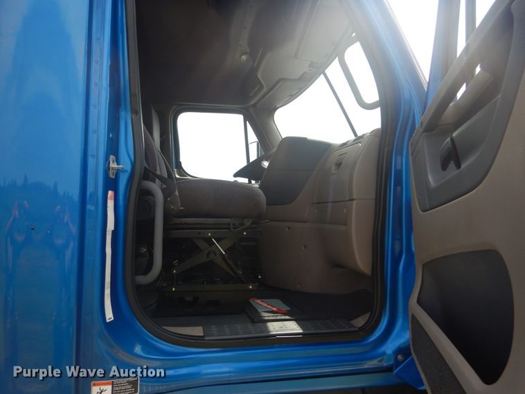 image for item JI9469 2012 Freightliner Cascadia 125  semi truck