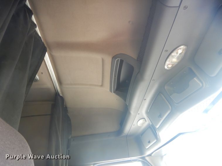 image for item JI9469 2012 Freightliner Cascadia 125  semi truck