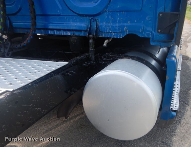 image for item JI9469 2012 Freightliner Cascadia 125  semi truck