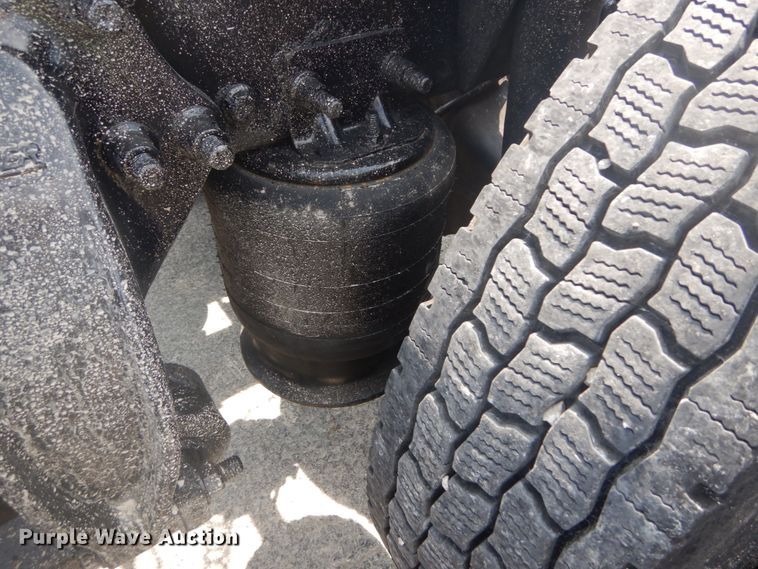 image for item JI9469 2012 Freightliner Cascadia 125  semi truck