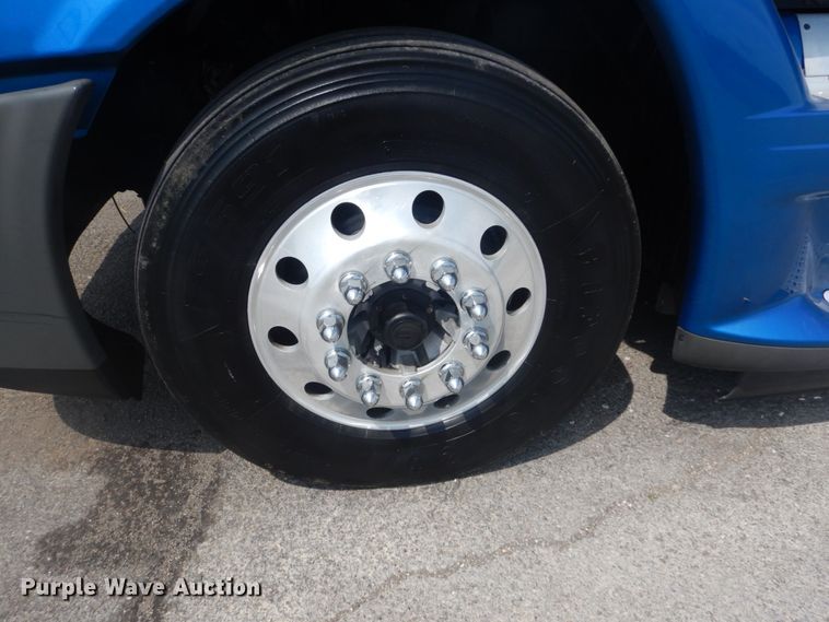 image for item JI9469 2012 Freightliner Cascadia 125  semi truck