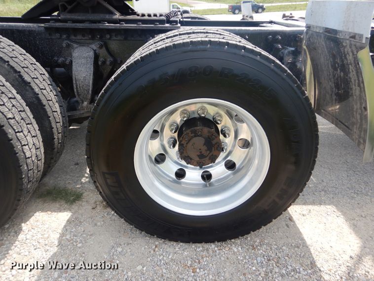 image for item JI9469 2012 Freightliner Cascadia 125  semi truck