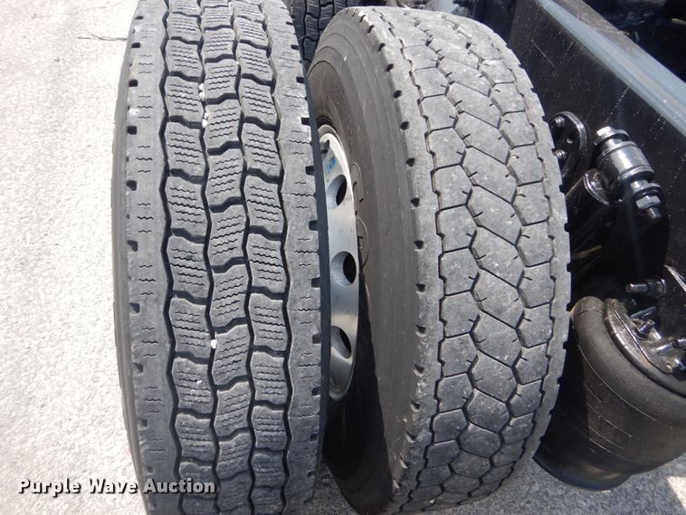 image for item JI9469 2012 Freightliner Cascadia 125  semi truck