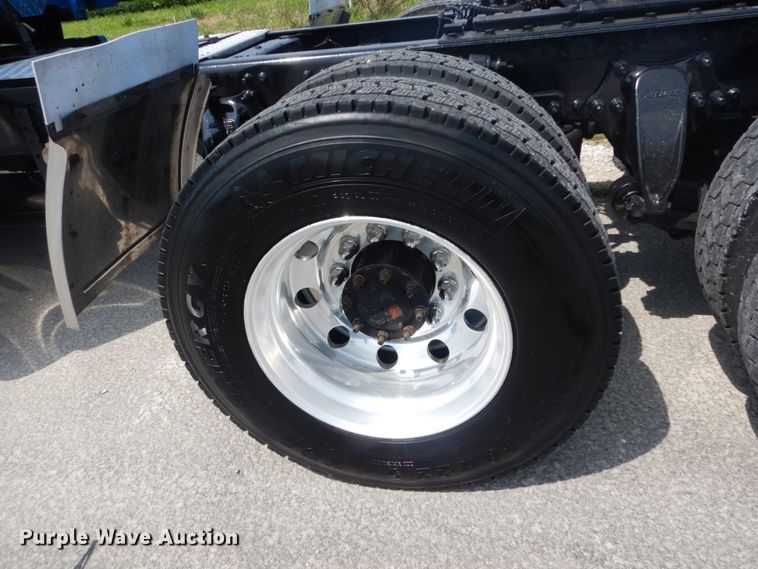 image for item JI9469 2012 Freightliner Cascadia 125  semi truck