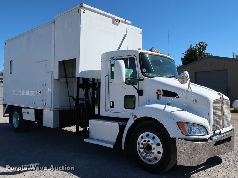 image for item JP9389 2008 Kenworth T370  paper shredder truck