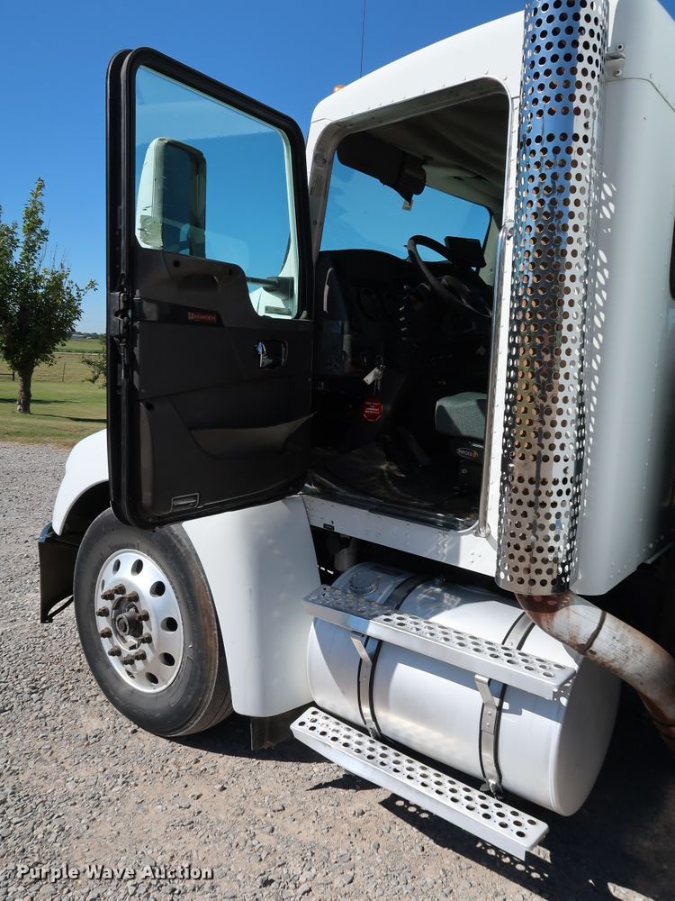 image for item JP9389 2008 Kenworth T370  paper shredder truck