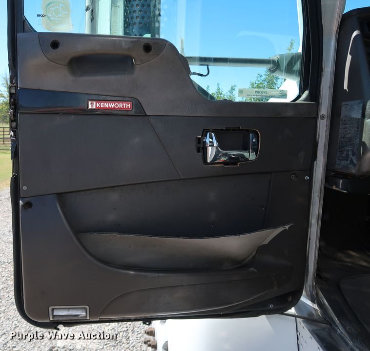 image for item JP9389 2008 Kenworth T370  paper shredder truck