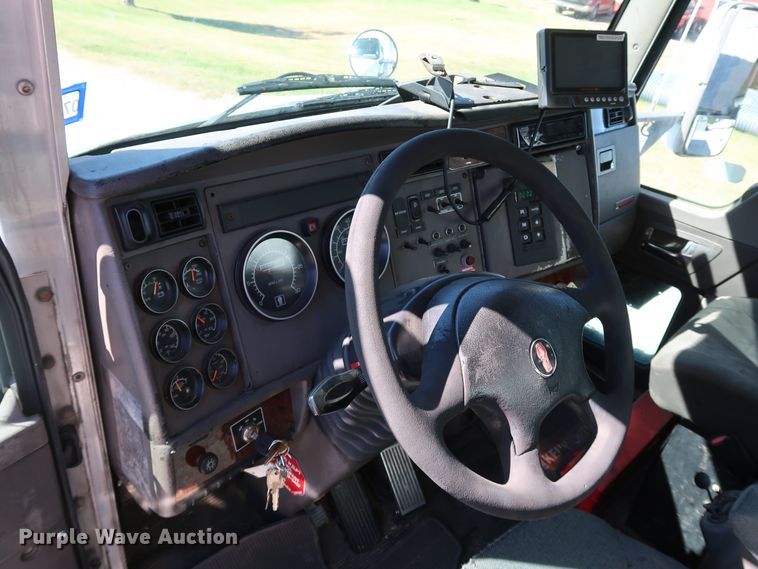 image for item JP9389 2008 Kenworth T370  paper shredder truck