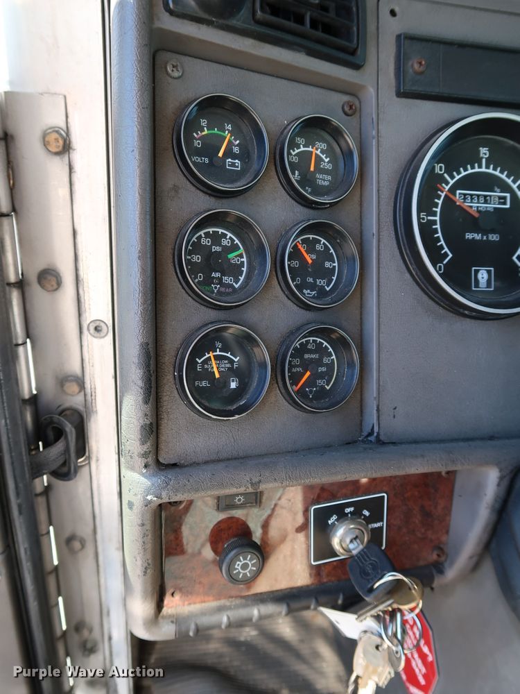 image for item JP9389 2008 Kenworth T370  paper shredder truck