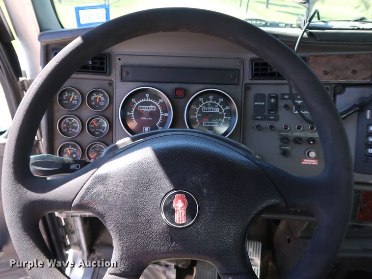 image for item JP9389 2008 Kenworth T370  paper shredder truck