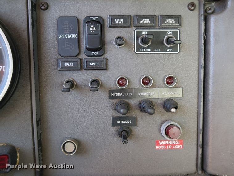 image for item JP9389 2008 Kenworth T370  paper shredder truck