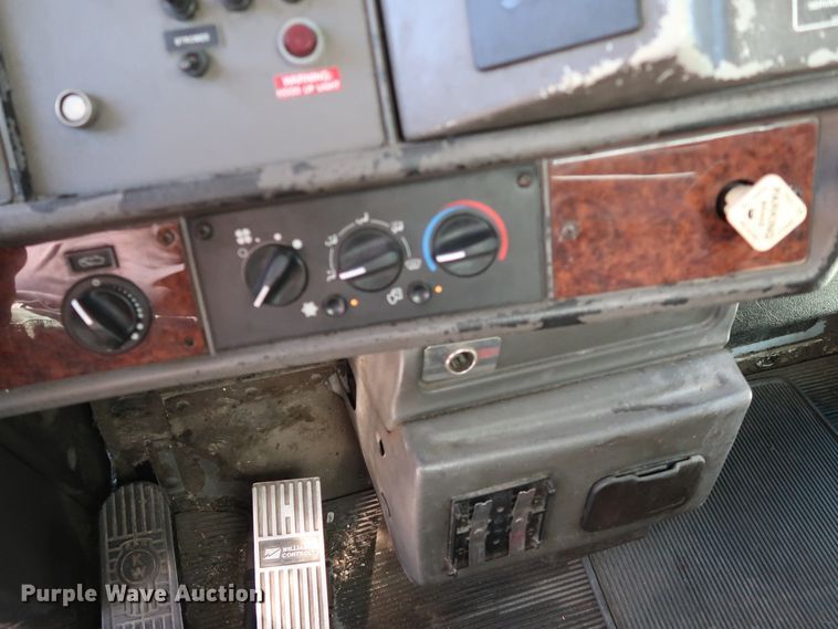 image for item JP9389 2008 Kenworth T370  paper shredder truck