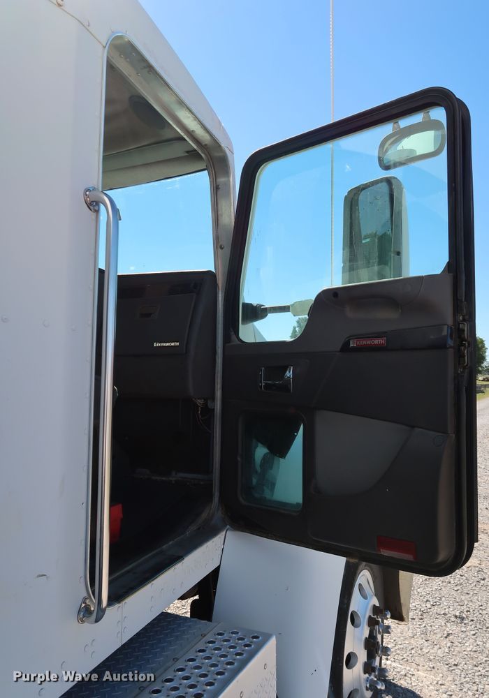 image for item JP9389 2008 Kenworth T370  paper shredder truck