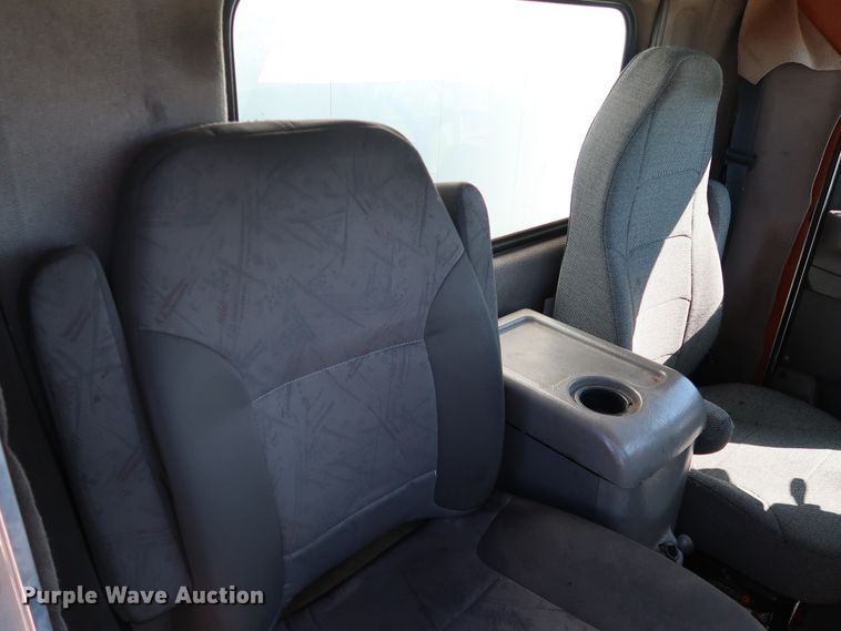 image for item JP9389 2008 Kenworth T370  paper shredder truck