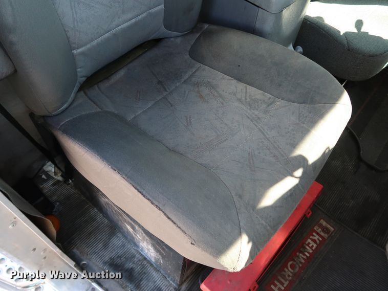 image for item JP9389 2008 Kenworth T370  paper shredder truck