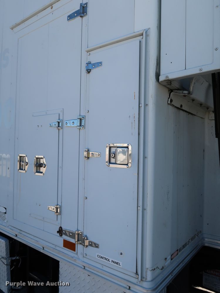 image for item JP9389 2008 Kenworth T370  paper shredder truck