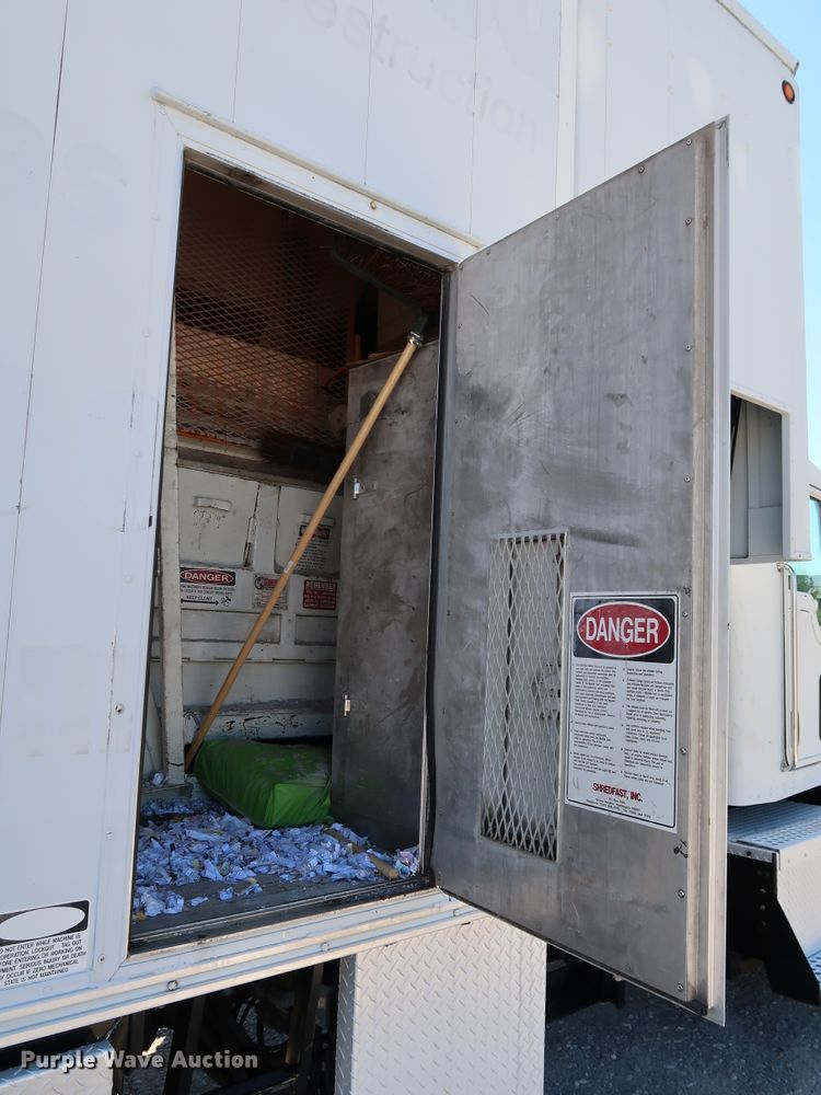 image for item JP9389 2008 Kenworth T370  paper shredder truck