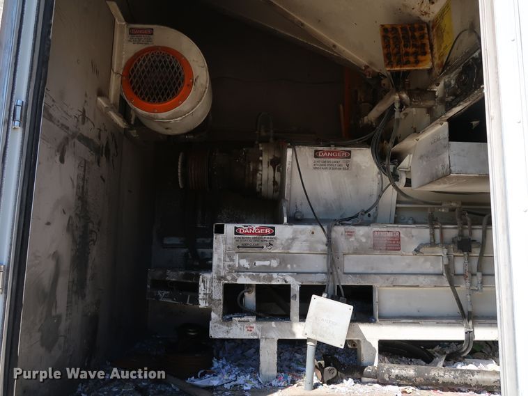 image for item JP9389 2008 Kenworth T370  paper shredder truck