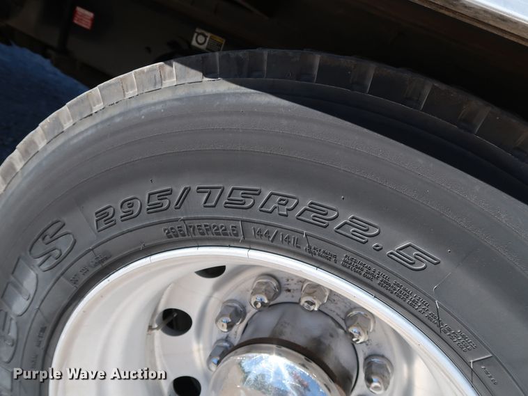 image for item JP9389 2008 Kenworth T370  paper shredder truck