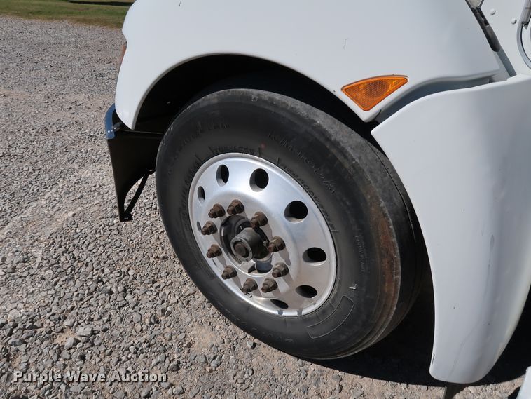 image for item JP9389 2008 Kenworth T370  paper shredder truck