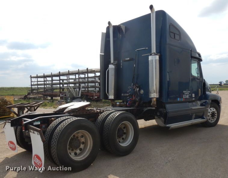 image for item JQ9318 1998 Freightliner FLC120  semi truck