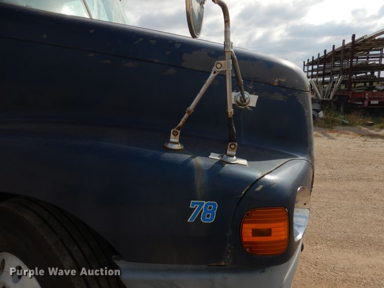 image for item JQ9318 1998 Freightliner FLC120  semi truck