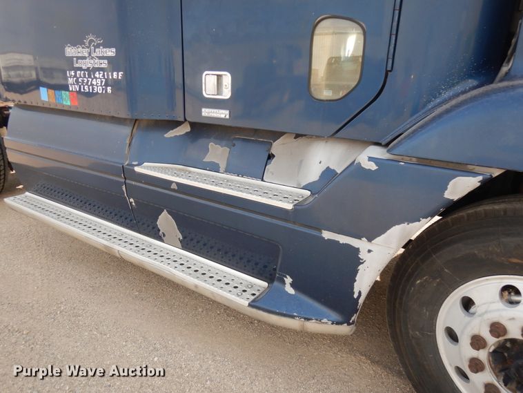 image for item JQ9318 1998 Freightliner FLC120  semi truck